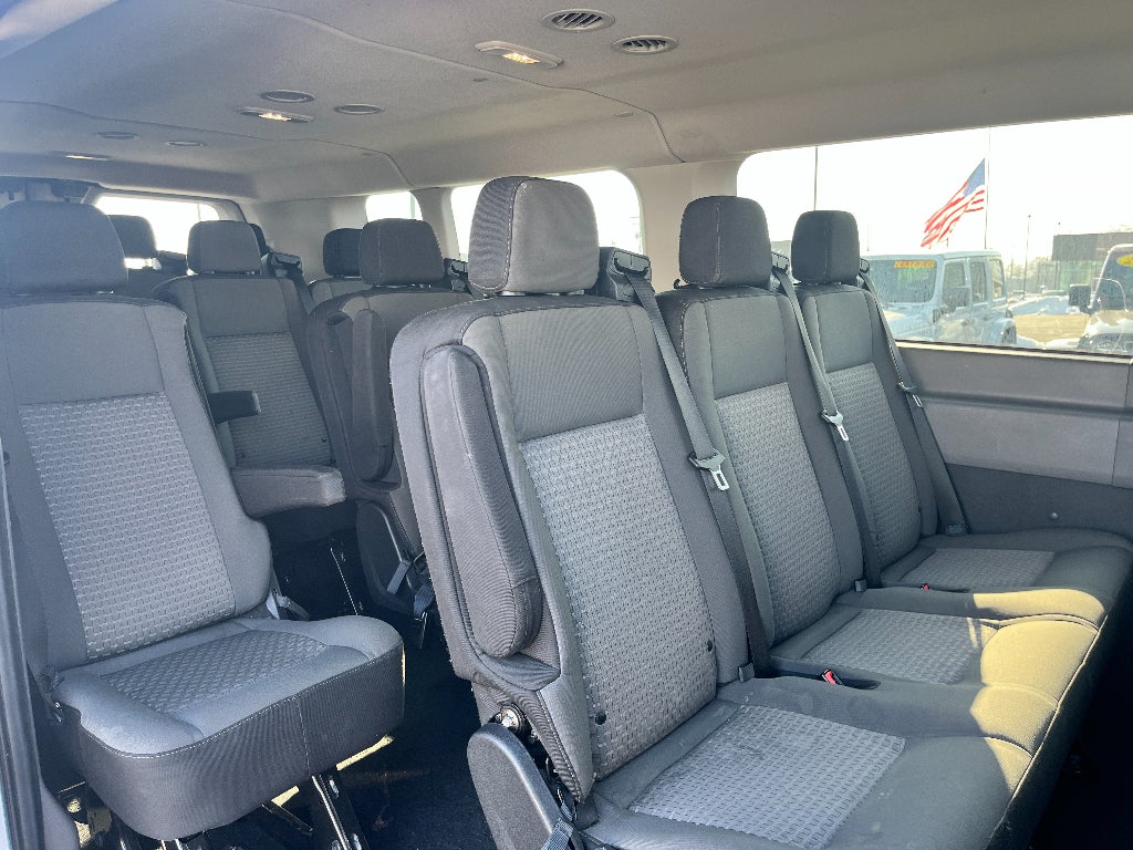 2024 Ford Transit Wagon XLT