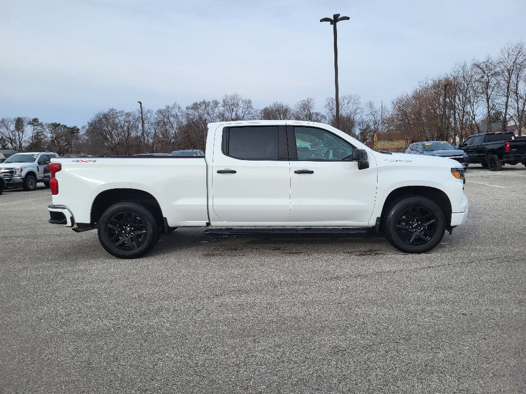 2023 Chevrolet Silverado Custom