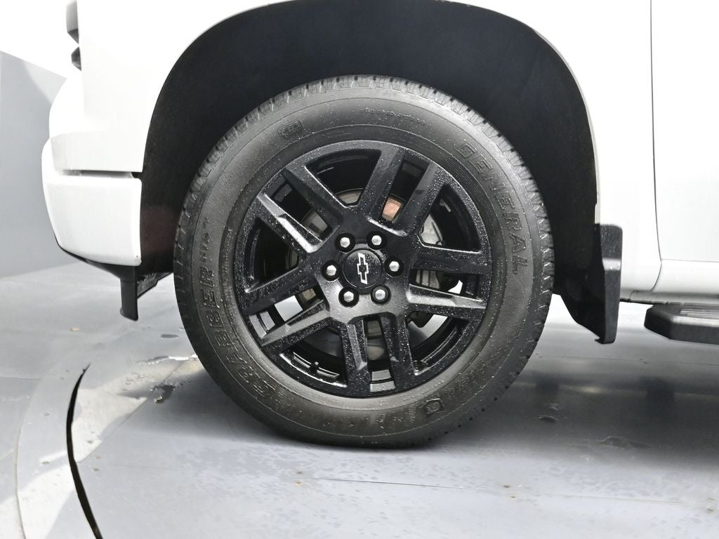 2023 Chevrolet Silverado Custom