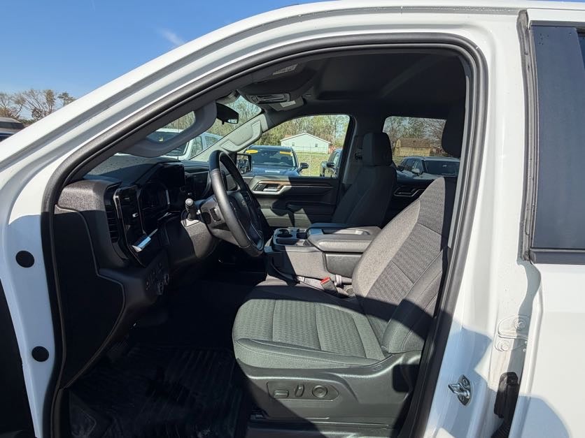 2025 Chevrolet Silverado LT