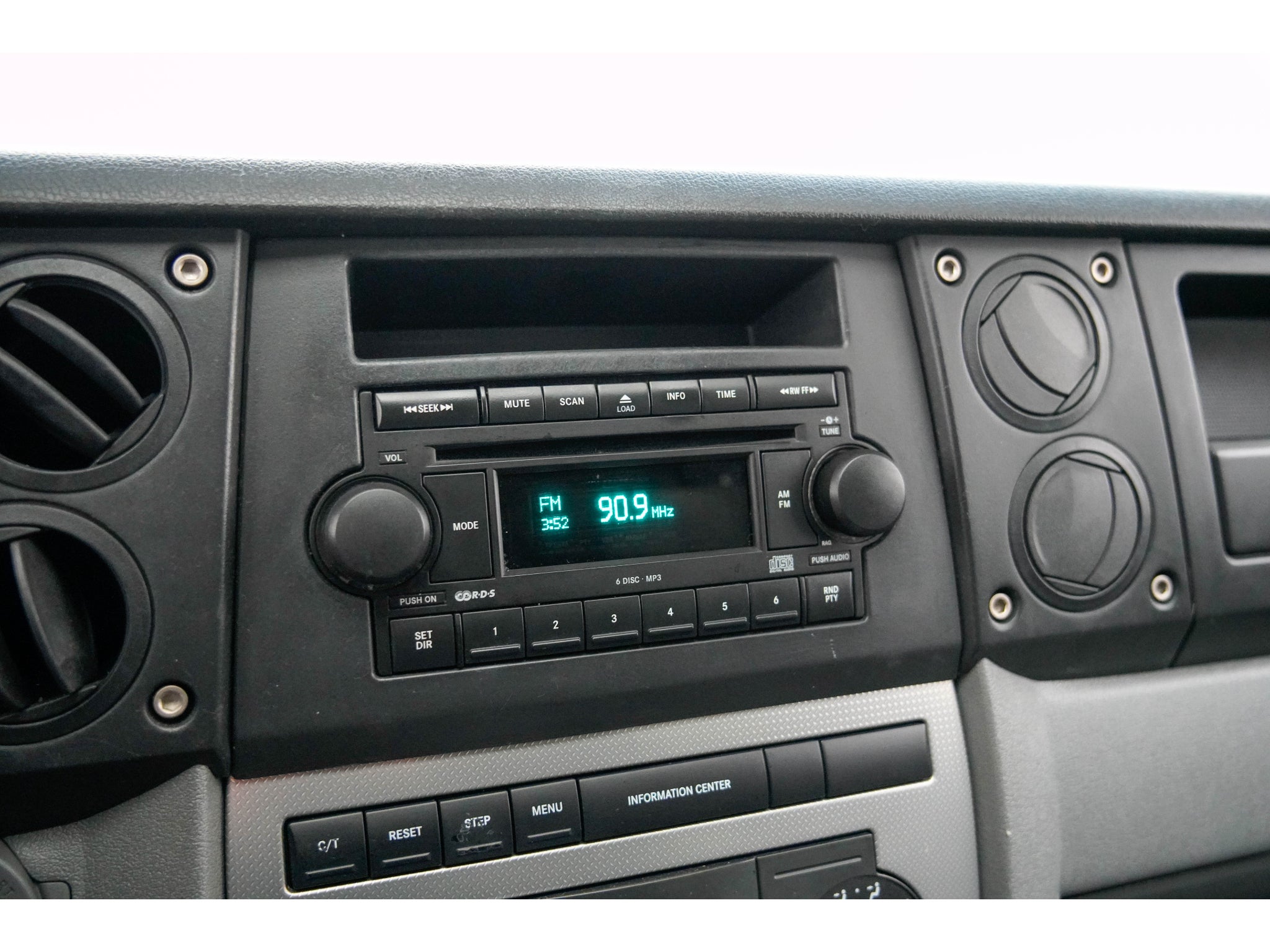 2007 Jeep Commander Sport