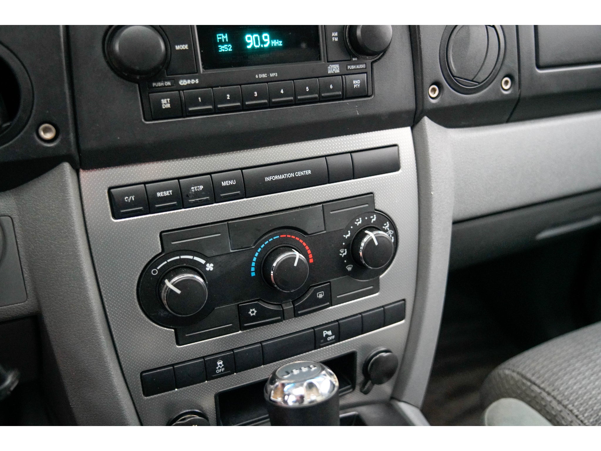 2007 Jeep Commander Sport