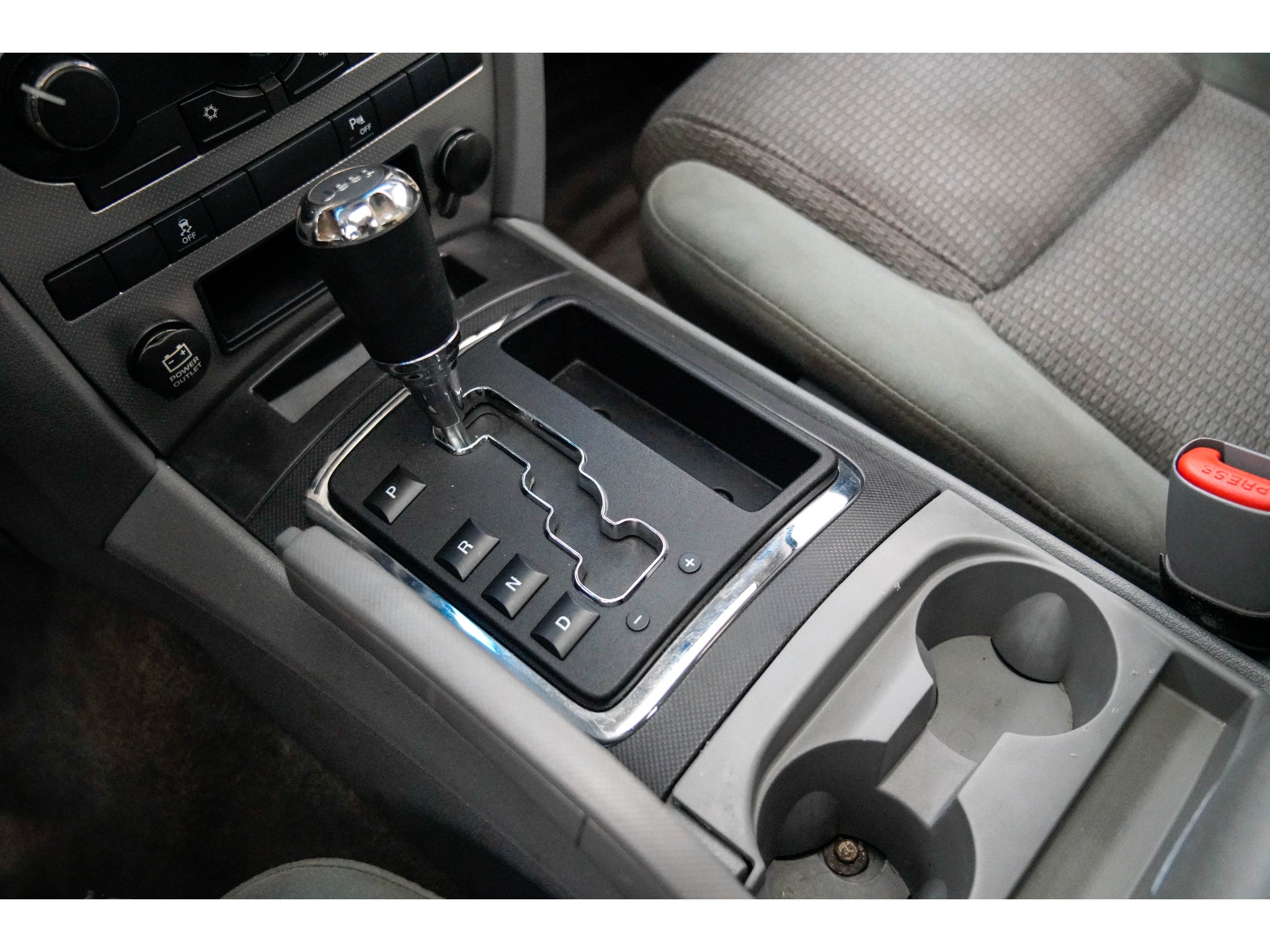 2007 Jeep Commander Sport