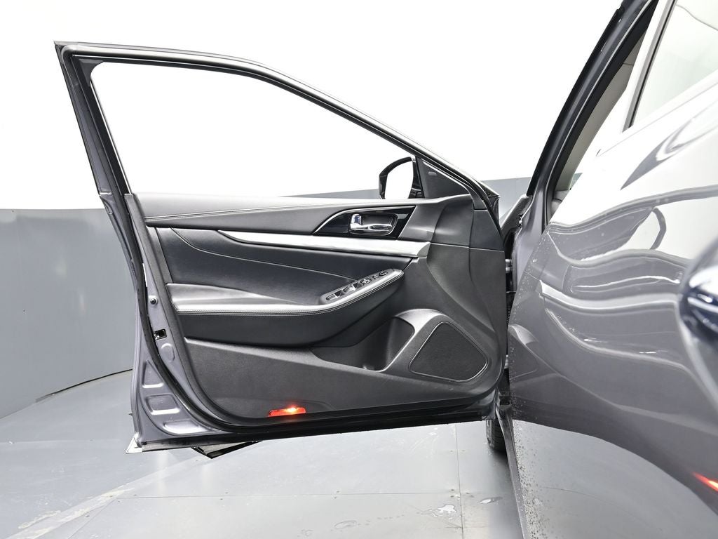 2023 Nissan Maxima SV