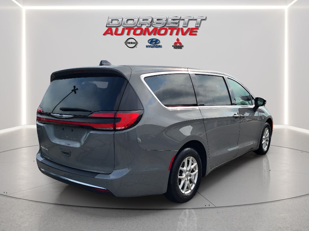 2025 Chrysler Pacifica Select