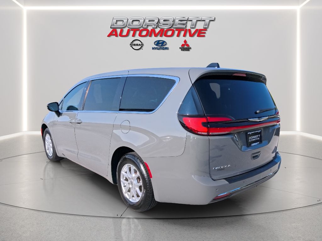 2025 Chrysler Pacifica Select