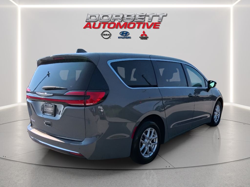 2025 Chrysler Pacifica Select