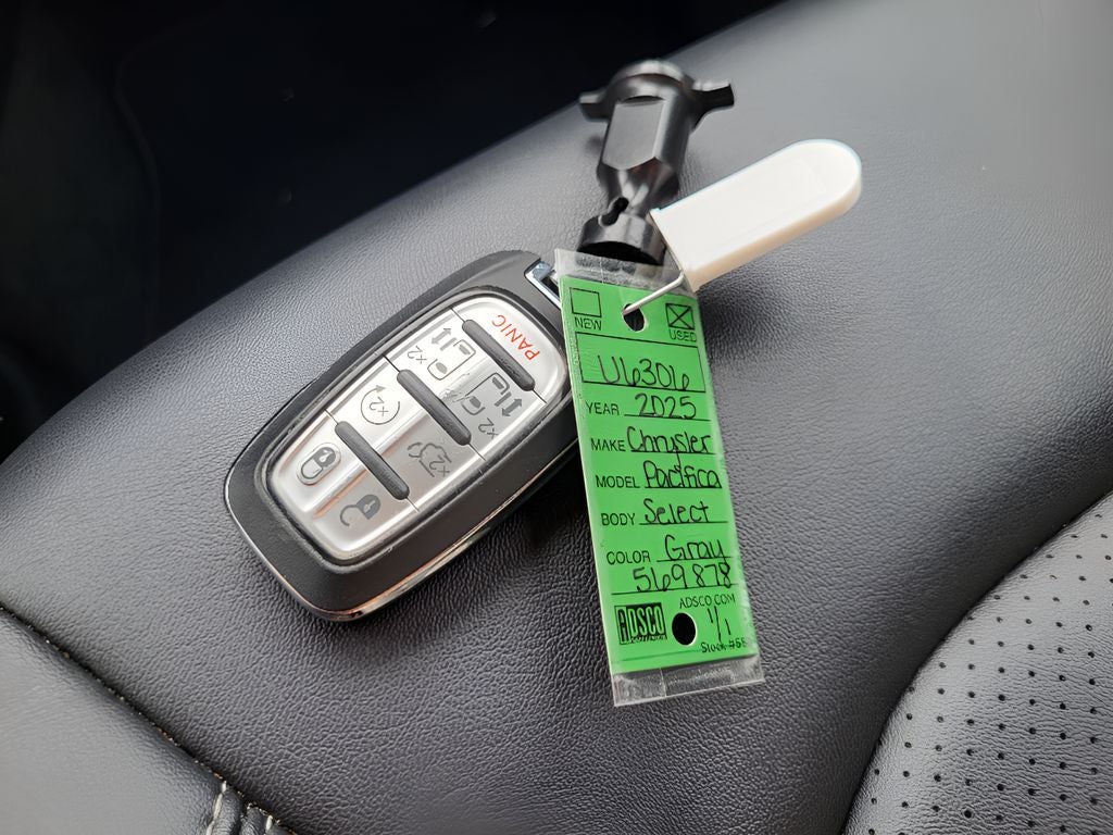 2025 Chrysler Pacifica Select