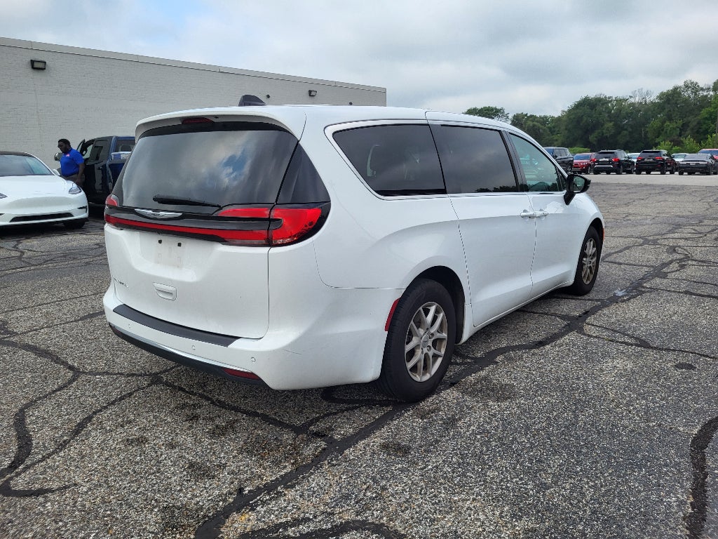 2025 Chrysler Pacifica Select