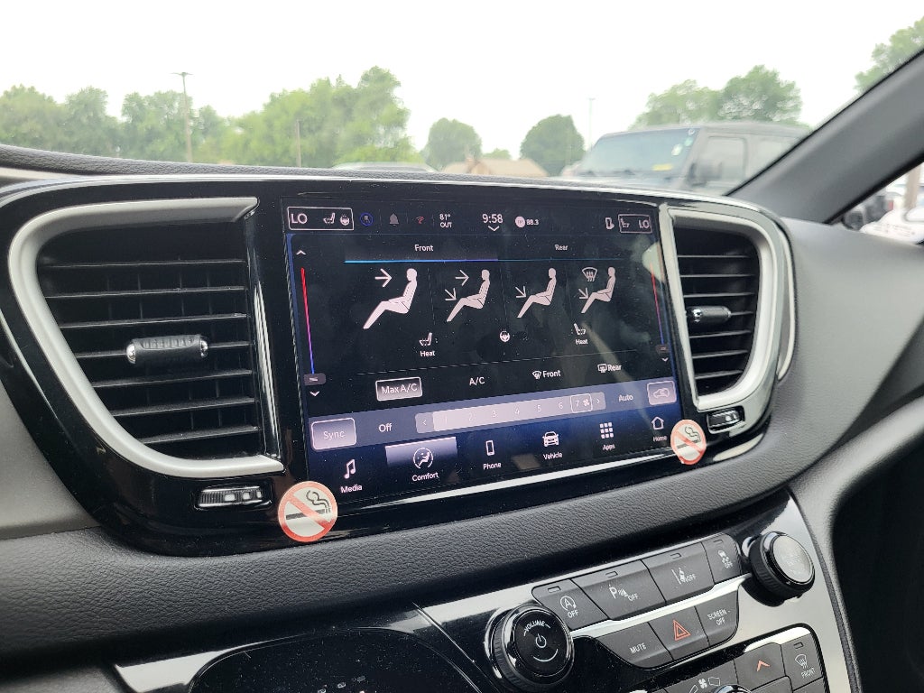 2025 Chrysler Pacifica Select
