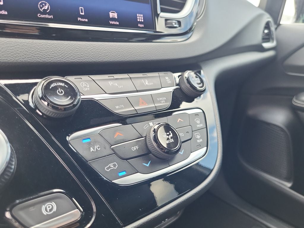 2025 Chrysler Pacifica Select
