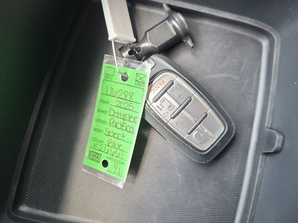 2025 Chrysler Pacifica Select