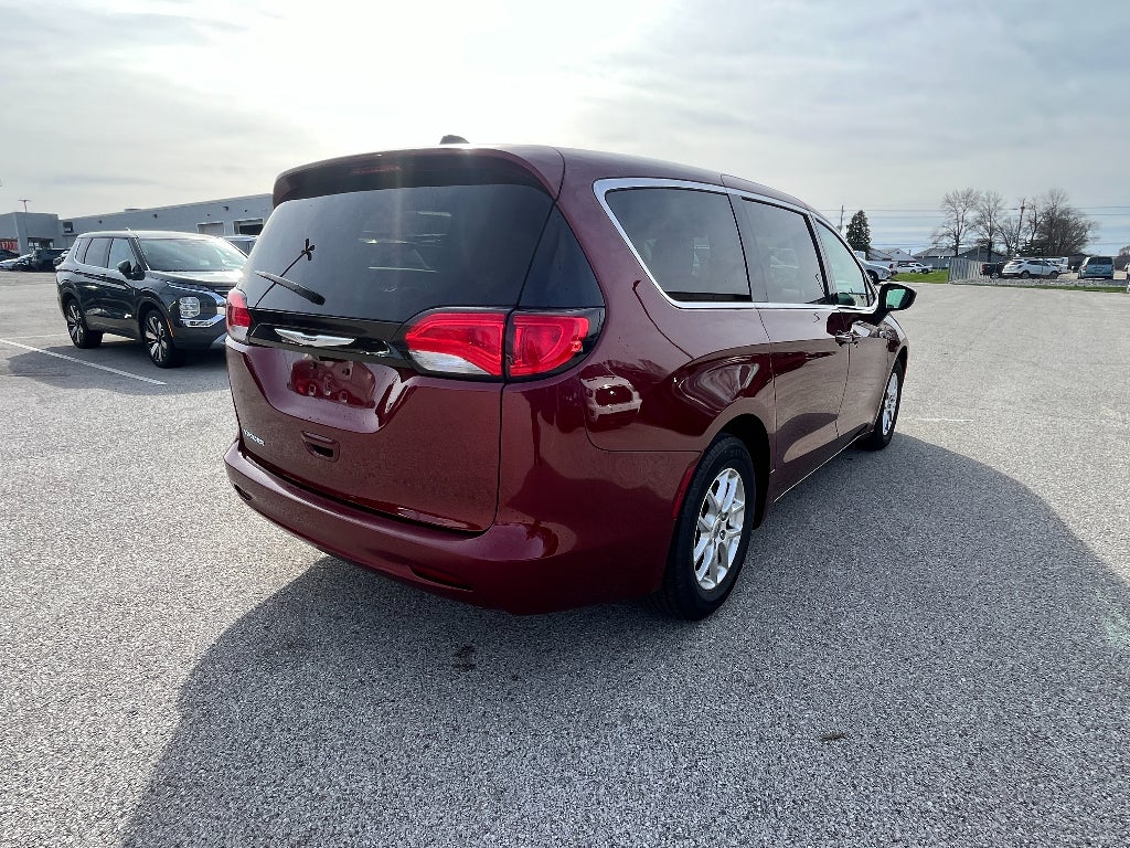 2023 Chrysler Voyager LX