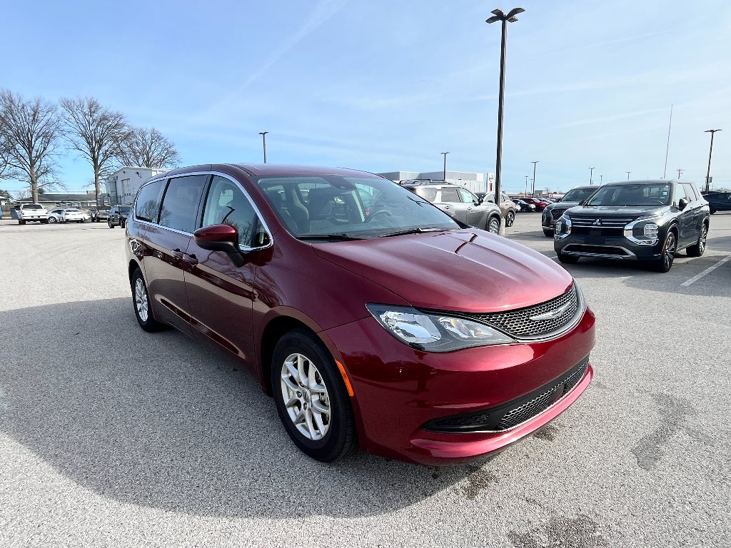 2023 Chrysler Voyager LX