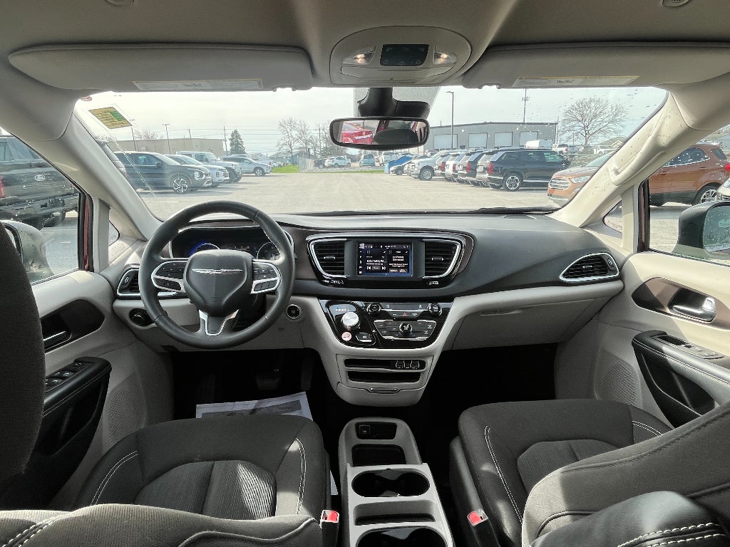 2023 Chrysler Voyager LX