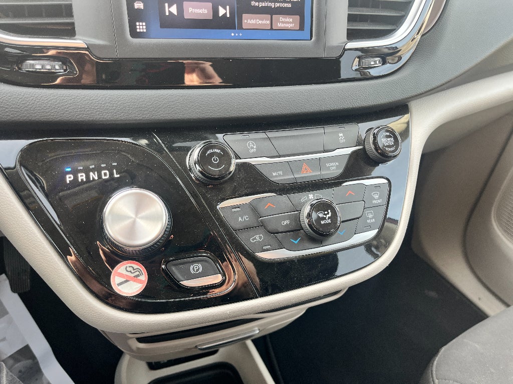 2023 Chrysler Voyager LX