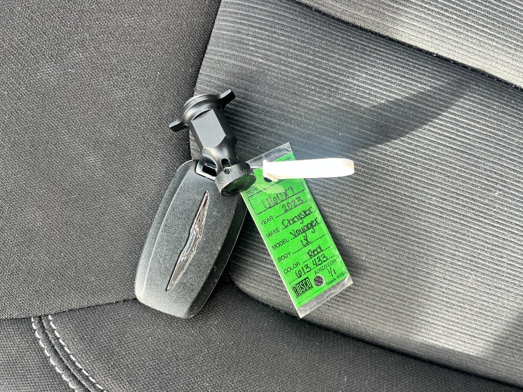 2023 Chrysler Voyager LX