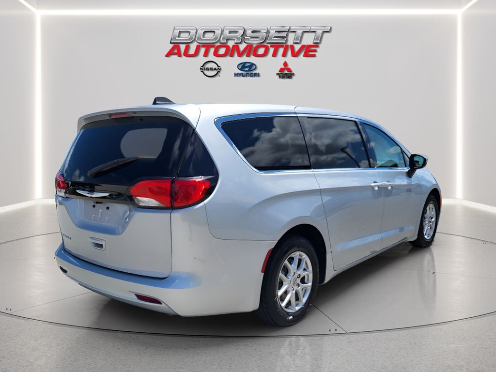 2023 Chrysler Voyager LX