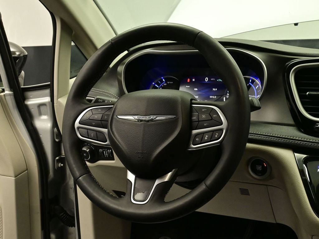 2024 Chrysler Pacifica Hybrid Select