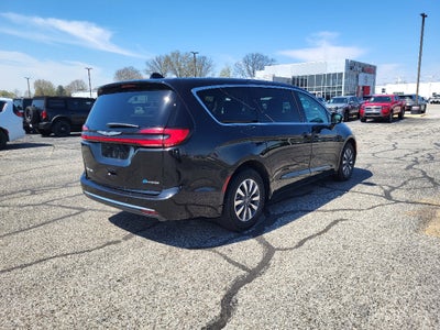 2024 Chrysler Pacifica Hybrid Select