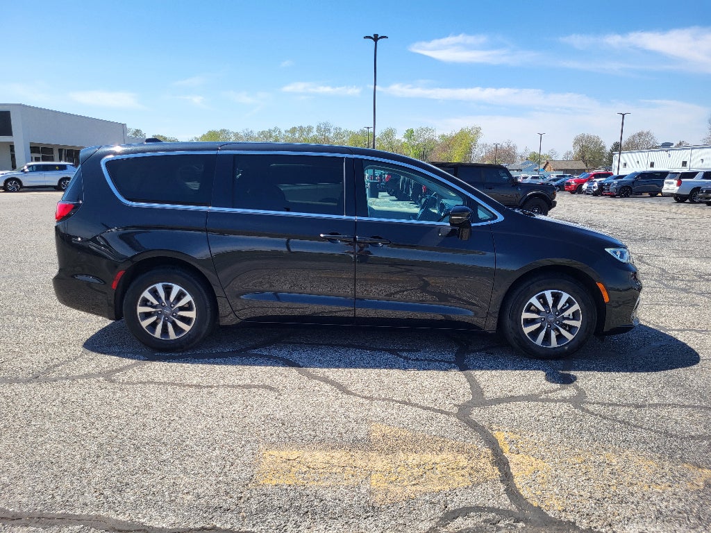 2024 Chrysler Pacifica Hybrid Select
