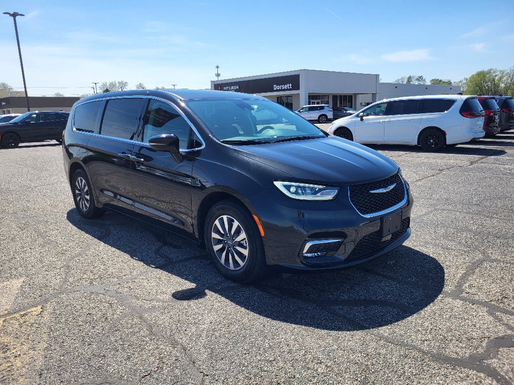 2024 Chrysler Pacifica Hybrid Select