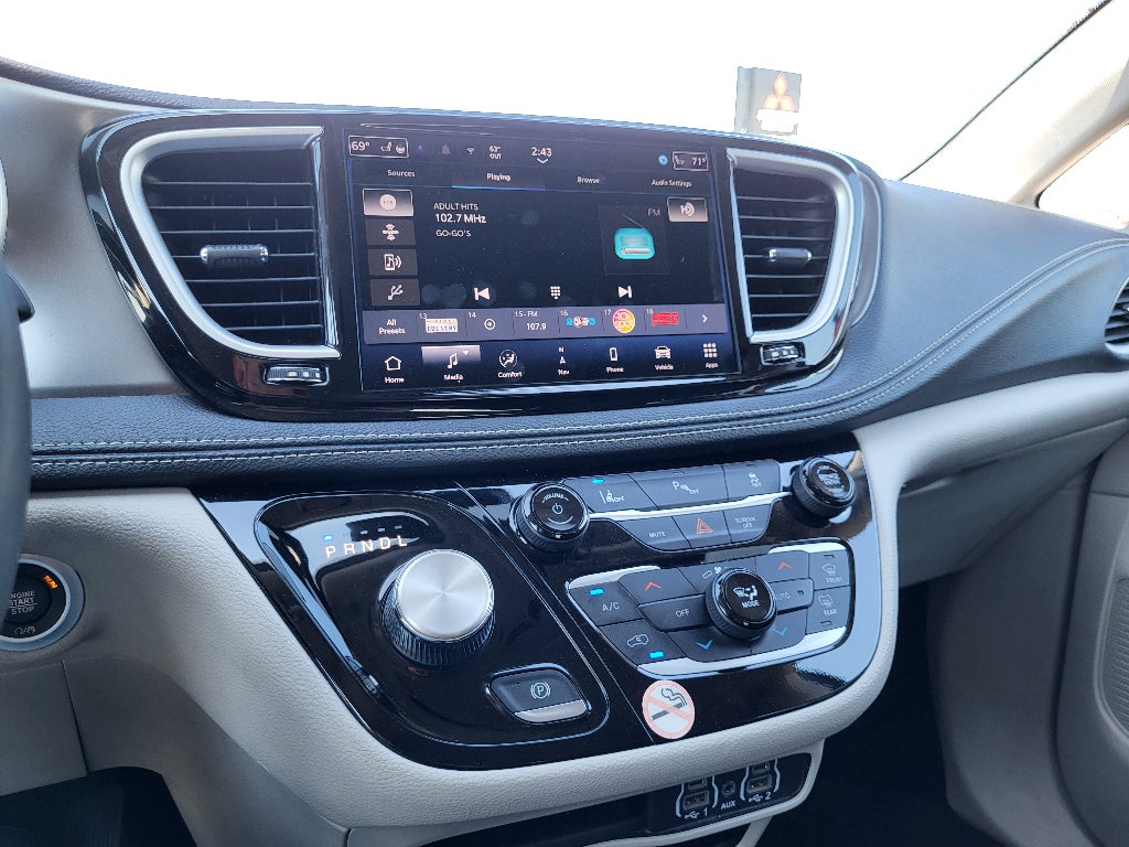 2024 Chrysler Pacifica Hybrid Select