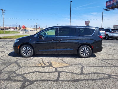 2024 Chrysler Pacifica Hybrid Select