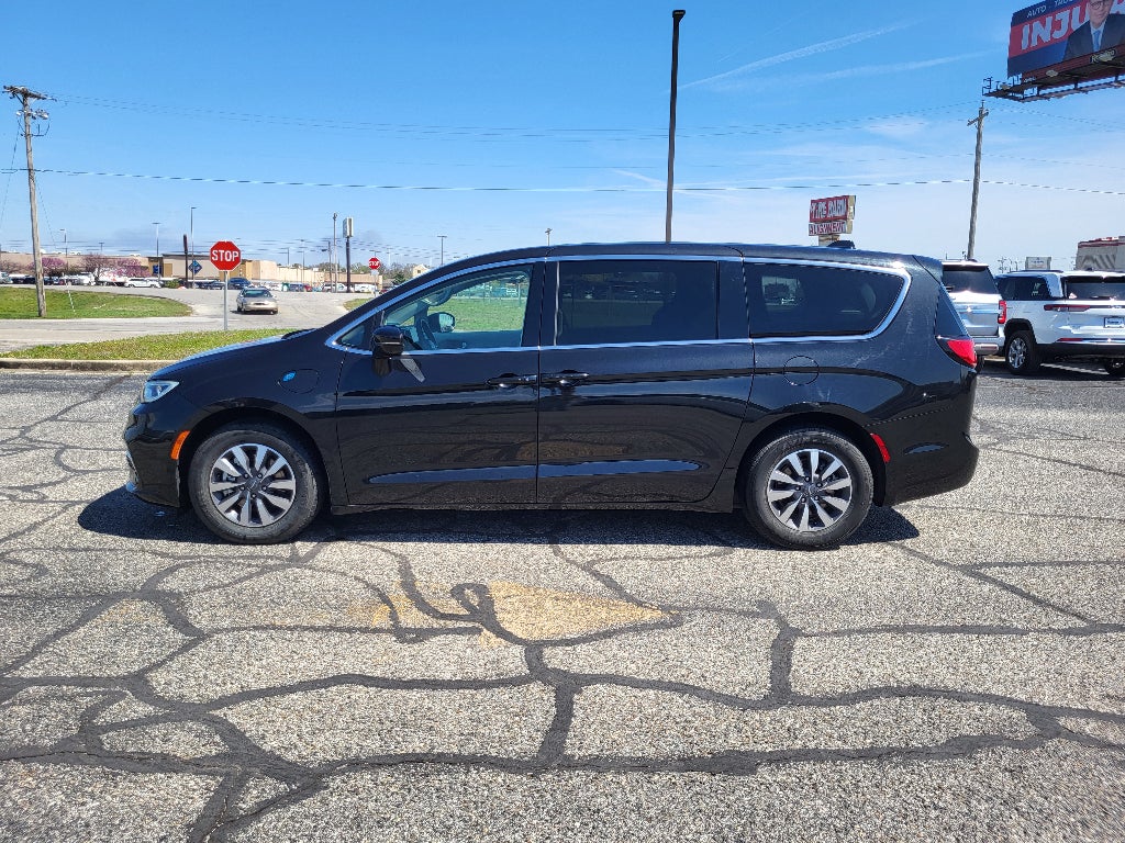 2024 Chrysler Pacifica Hybrid Select