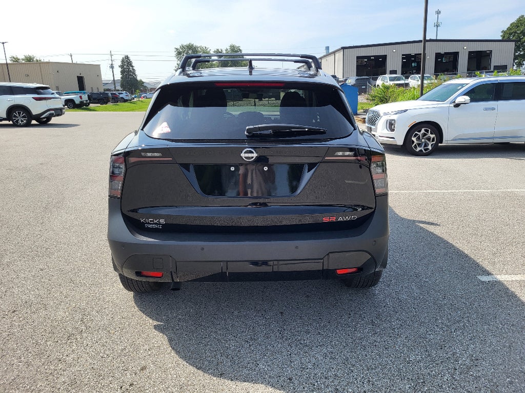 2025 Nissan Kicks SR