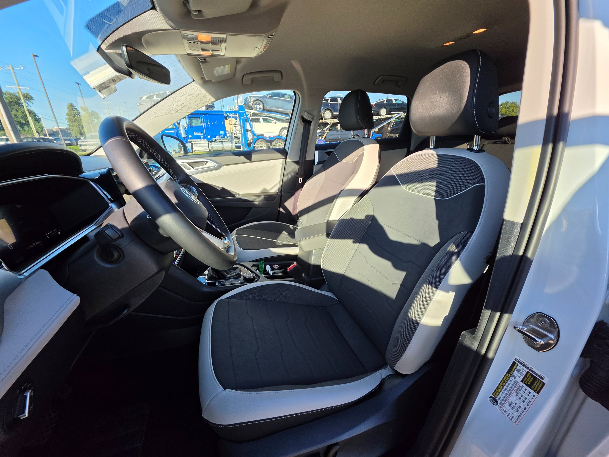 2025 Volkswagen Taos SE