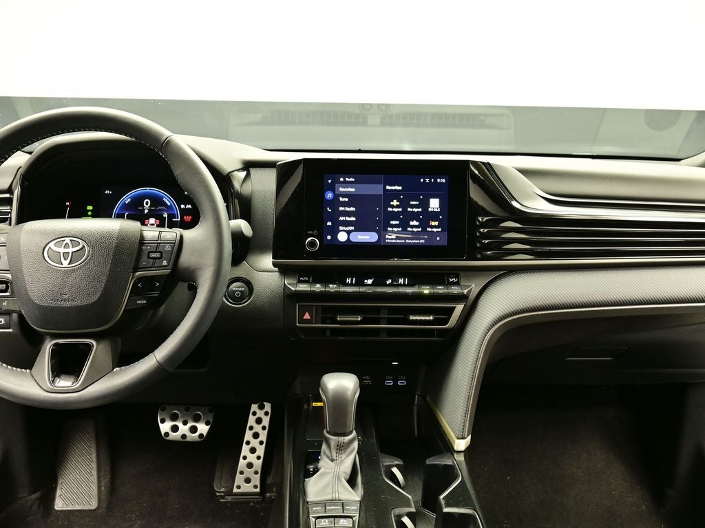 2025 Toyota Camry Hybrid SE