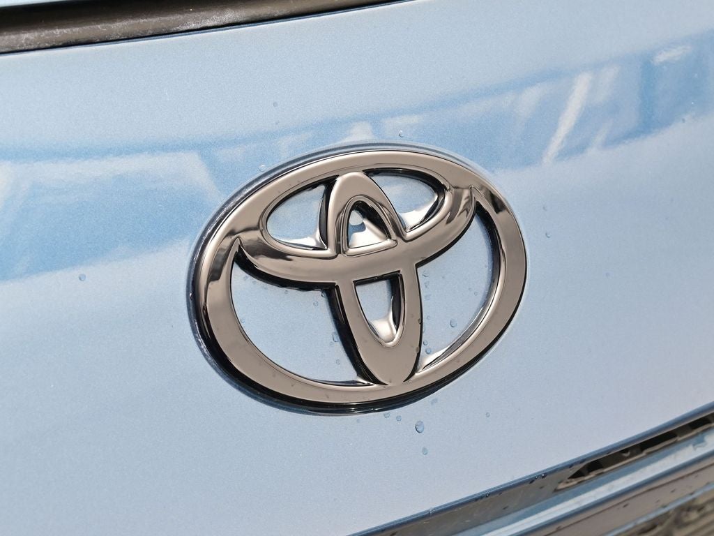 2025 Toyota Camry Hybrid SE