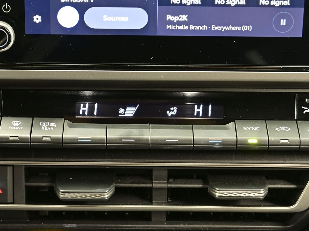 2025 Toyota Camry Hybrid SE