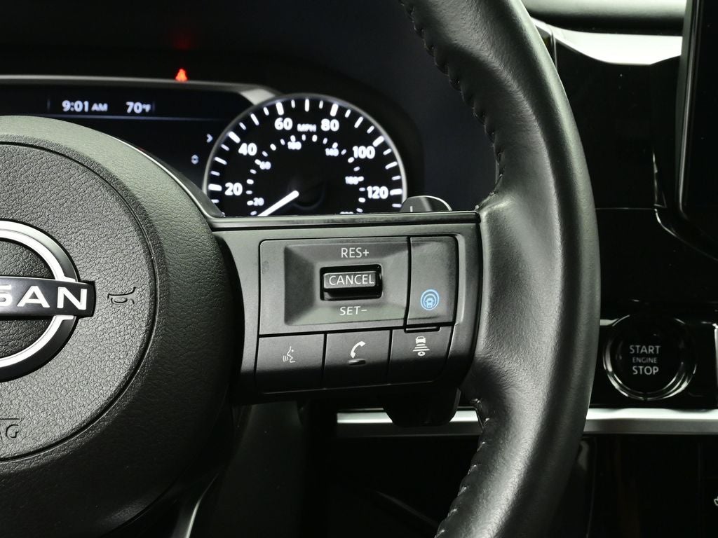 2025 Nissan Pathfinder SV