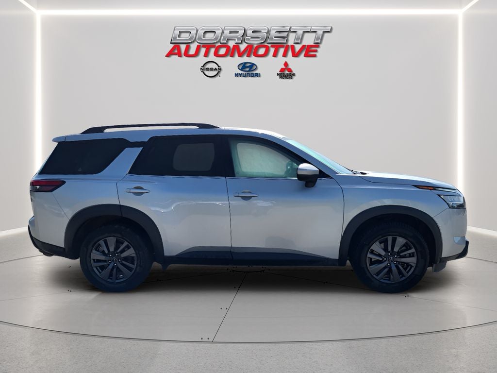 2022 Nissan Pathfinder SV