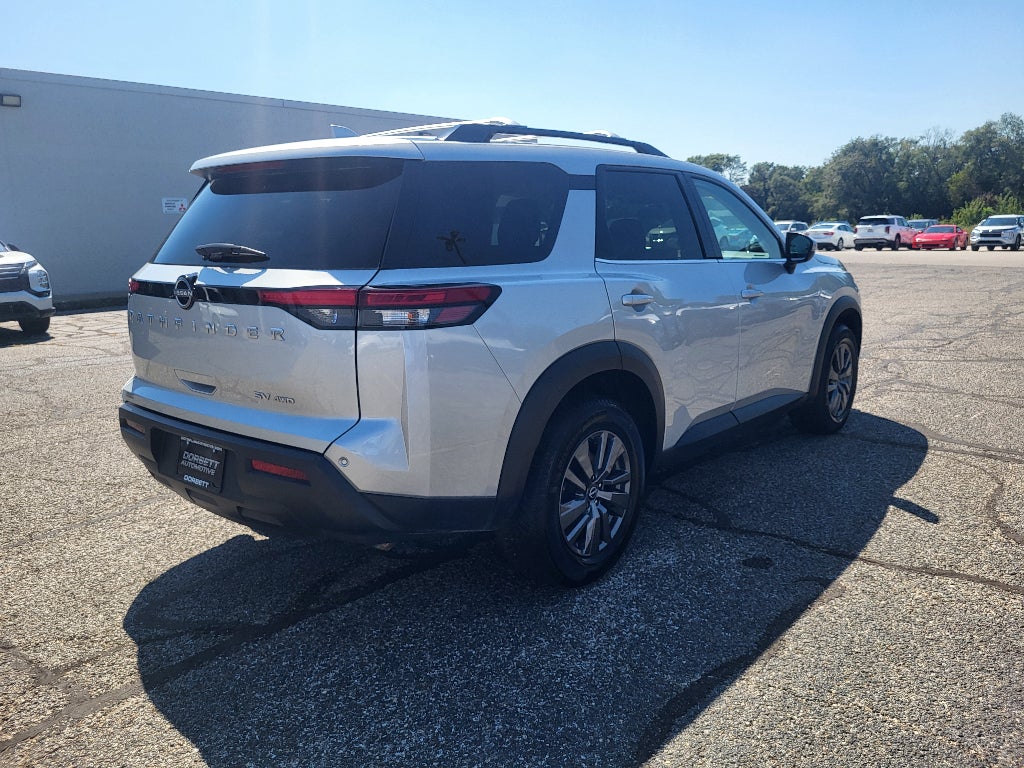 2022 Nissan Pathfinder SV