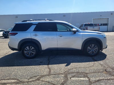 2022 Nissan Pathfinder SV