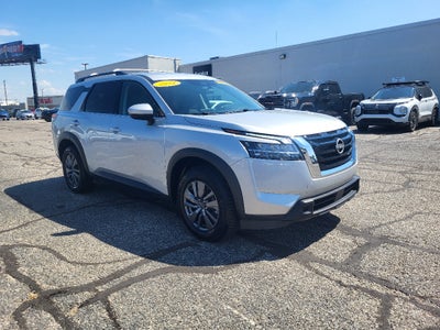 2022 Nissan Pathfinder SV
