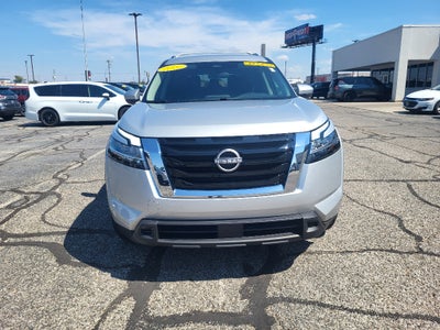 2022 Nissan Pathfinder SV