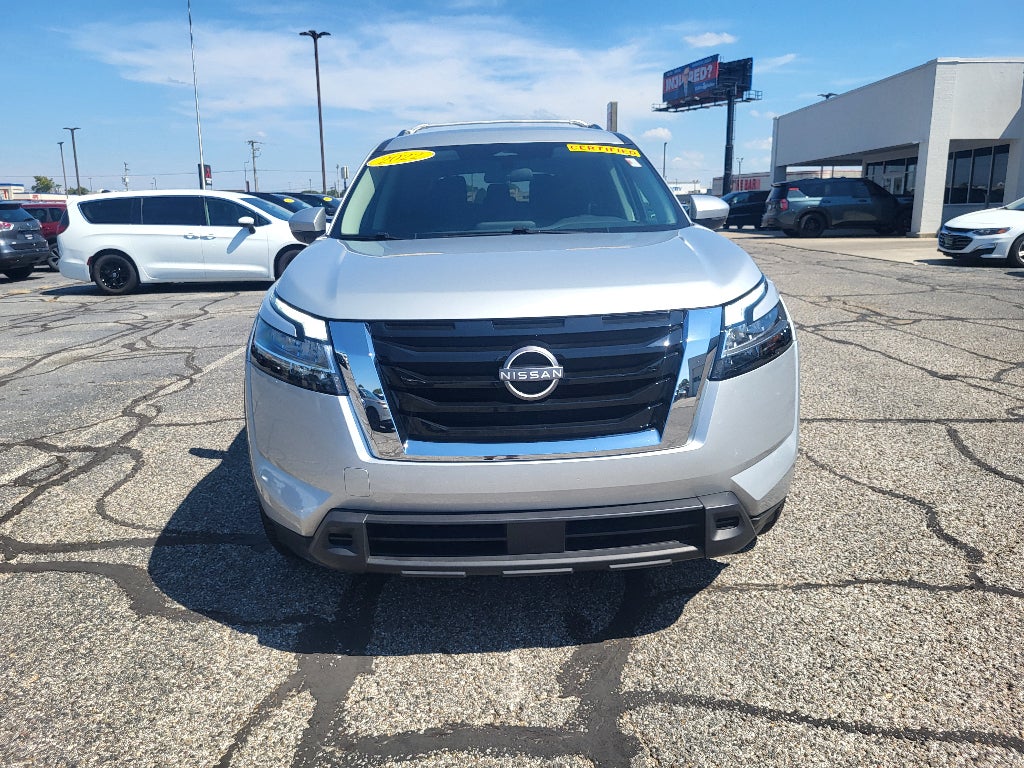 2022 Nissan Pathfinder SV