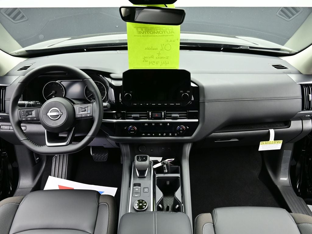 2025 Nissan Pathfinder SL