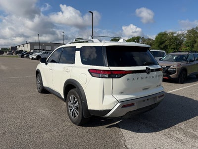 2022 Nissan Pathfinder SL