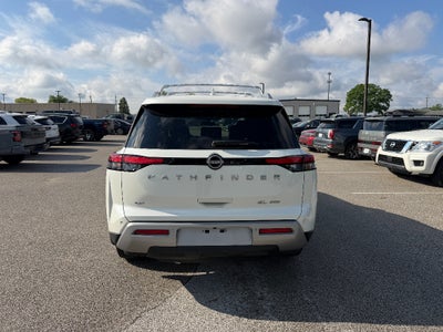 2022 Nissan Pathfinder SL