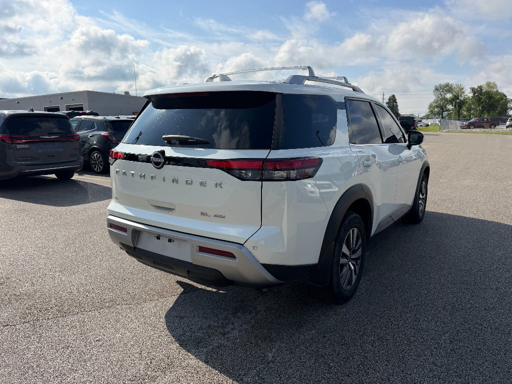 2022 Nissan Pathfinder SL