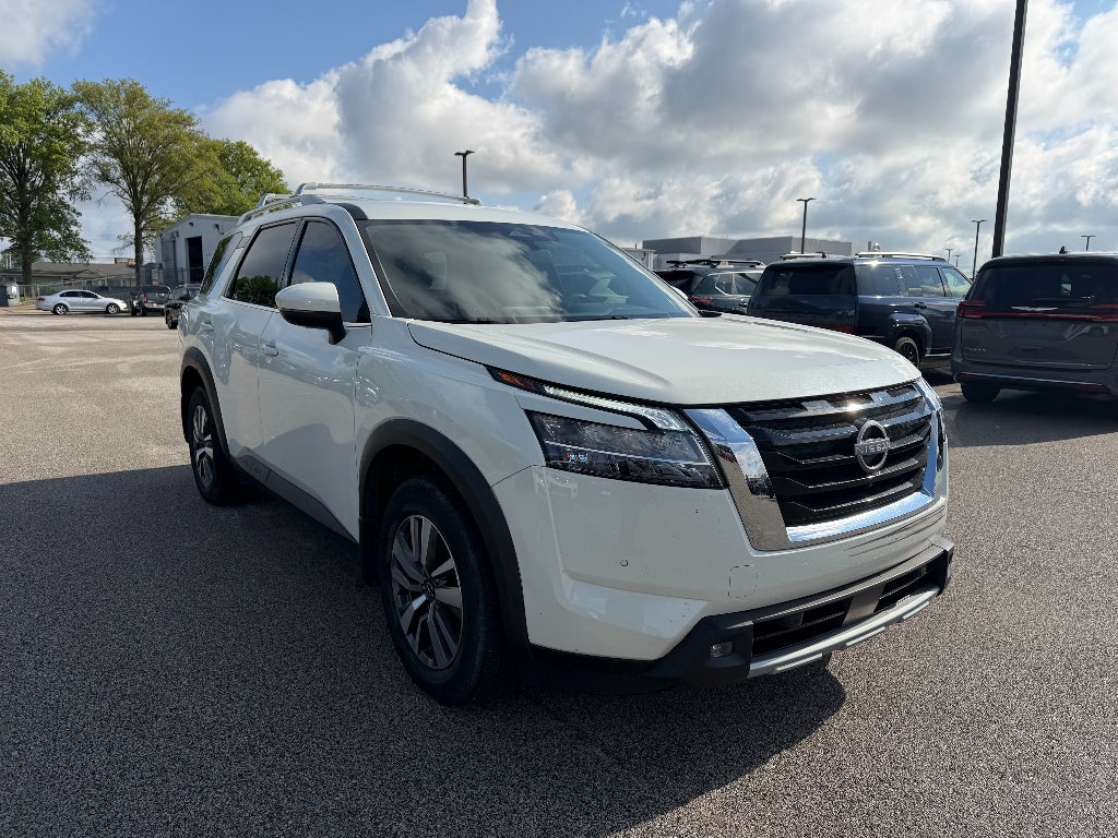 2022 Nissan Pathfinder SL