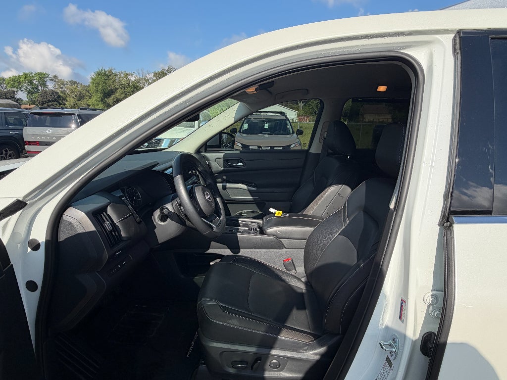 2022 Nissan Pathfinder SL