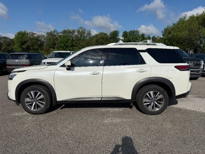 2022 Nissan Pathfinder SL