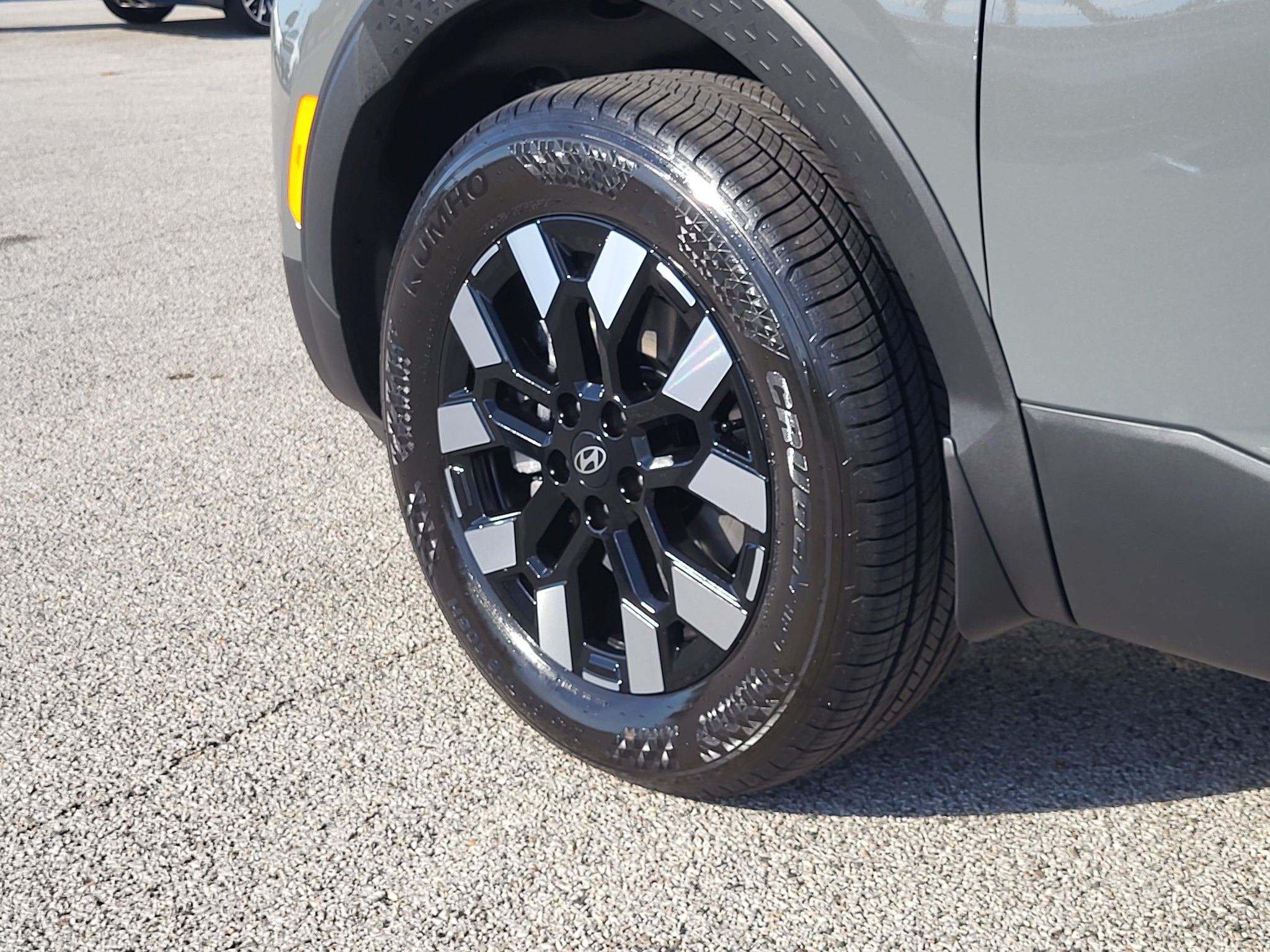 2027 Hyundai SANTA CRUZ SEL Activity