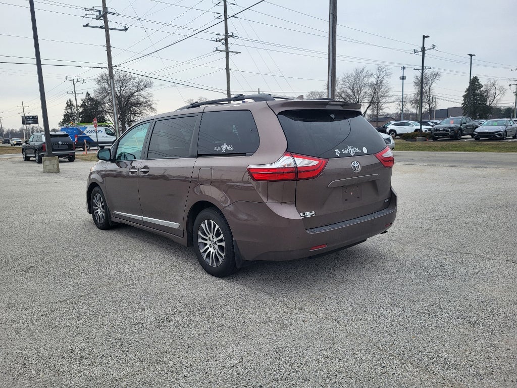 2018 Toyota Sienna XLE